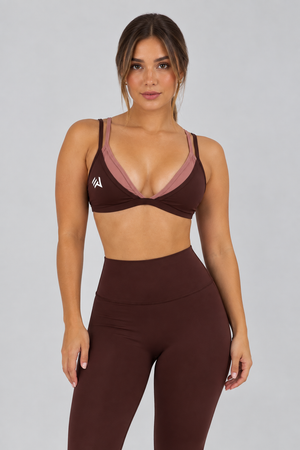 Set Serene, top de tiras y leggings para mujer en color café – Empowerwear